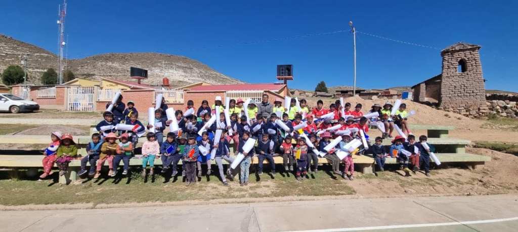 Die Schüler von Vilapampa, Challviri und Ch'allapampa Bolivien bedanken sich bei allen, die uns mit  Ihren Spenden unterstützen. Wir sind hier zwischen 4050 und 4150 über dem Meer.