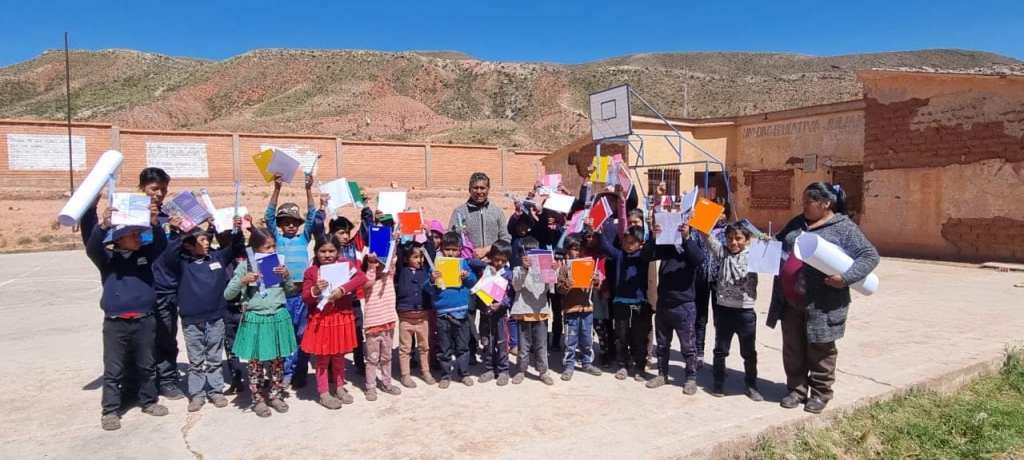 In der Locorqhochi Bildungseinheit Bolivien und die singt und singt für Euch.
