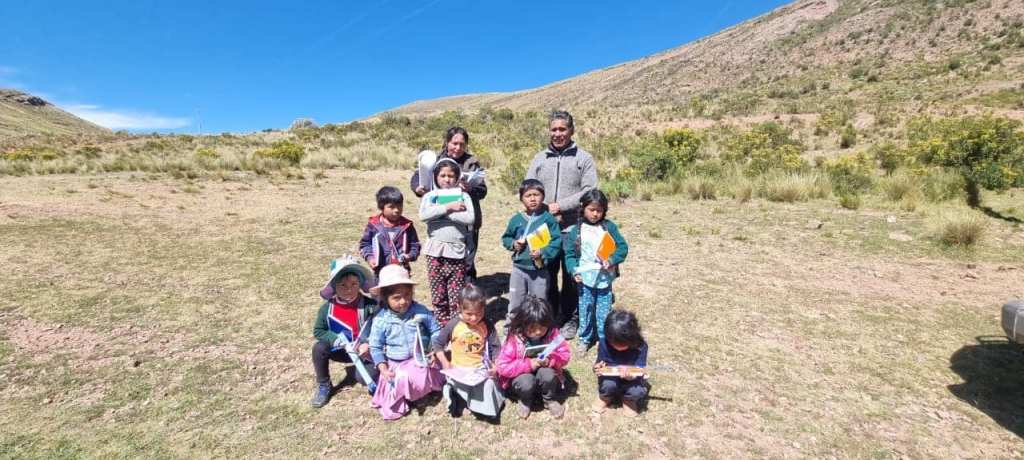 In der Locorqhochi Bildungseinheit Bolivien und die singt und singt für Euch.
